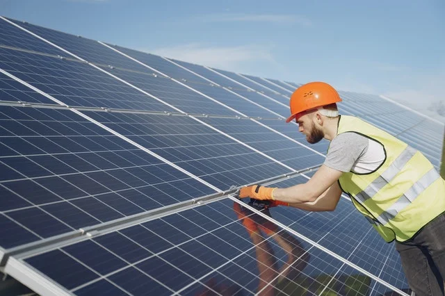 nettoyer les panneaux solaires
