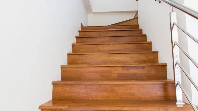 escalier en bois rénové