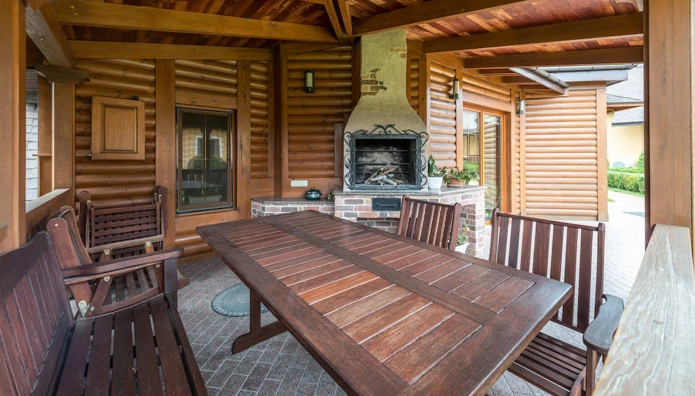 table et salon de jardin en bois