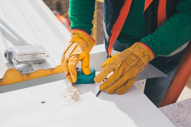 artisan sur un chantier