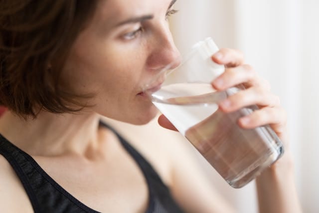 boire un verre d'eau